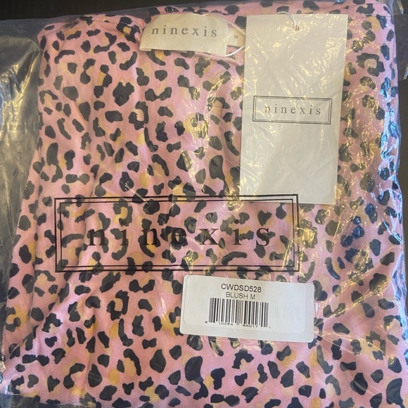 NWT Charming Charlie wide neck slouch romper in pink leopard print size M - Picture 6 of 7